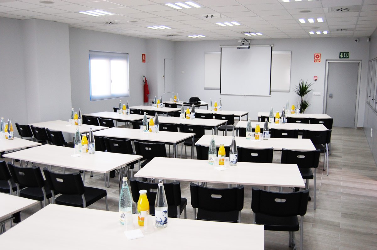 Sala polivalent per esdeveniments, formacions, presentacions i conferencies de cortines aire Airtecnics